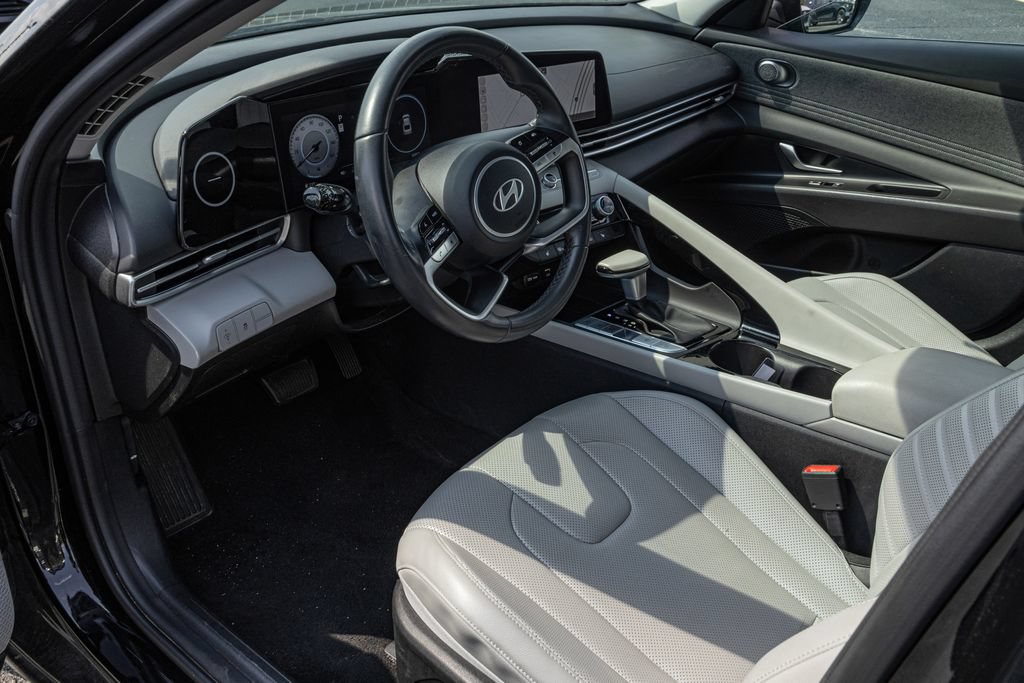 Certified 2024 Hyundai Elantra Limited FWD image 15