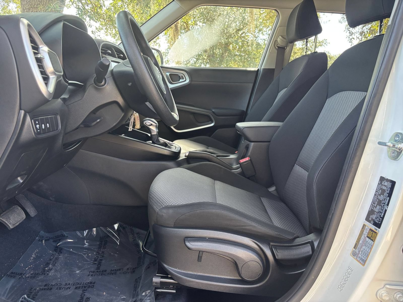Used 2025 Kia Soul LX w/ LX Technology Package FWD image 24