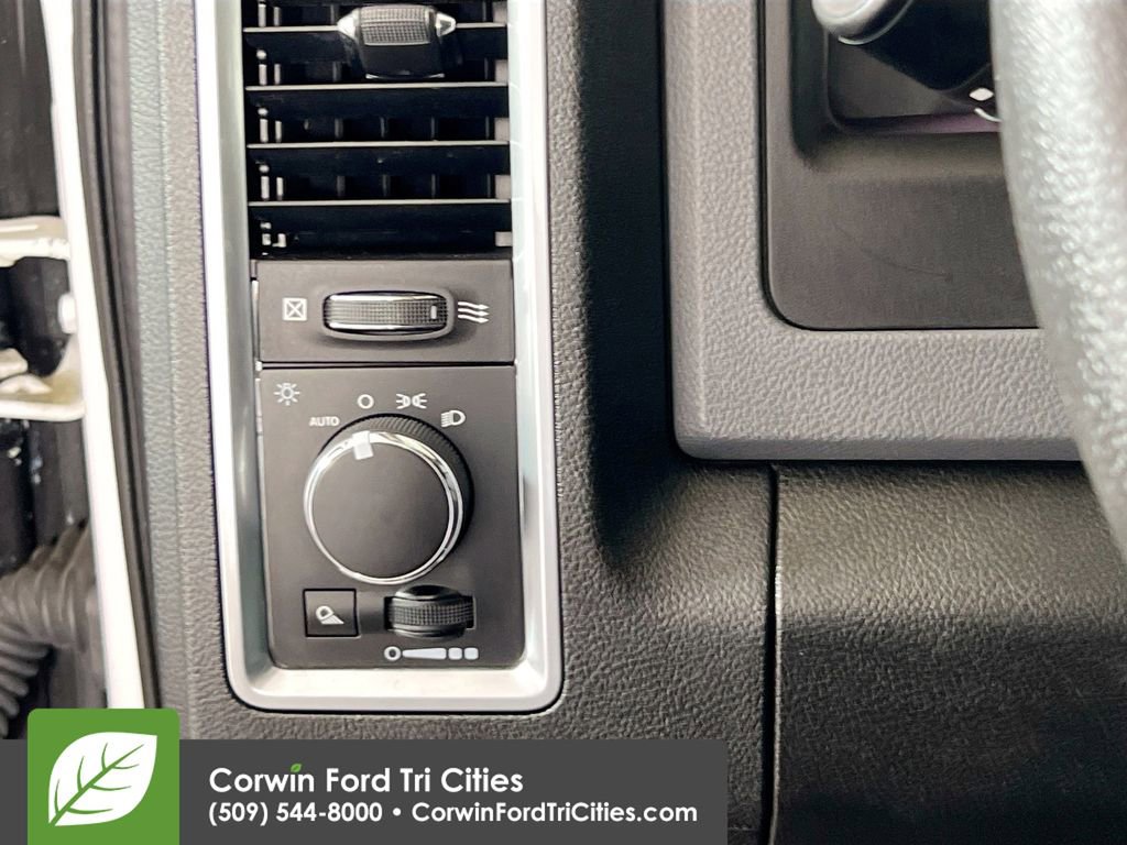 Used 2020 RAM 1500 Classic SLT image 18