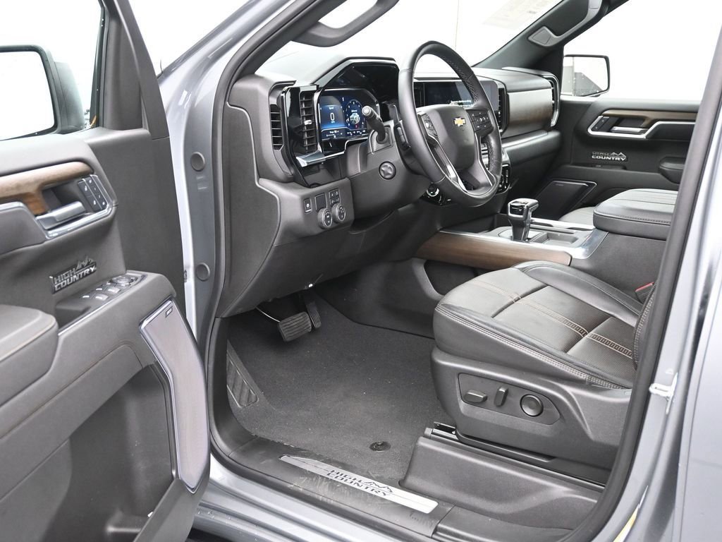 Used 2025 Chevrolet Silverado 1500 High Country RWD image 11