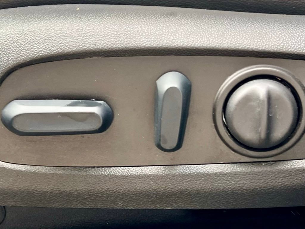 Used 2023 GMC Acadia SLT image 27