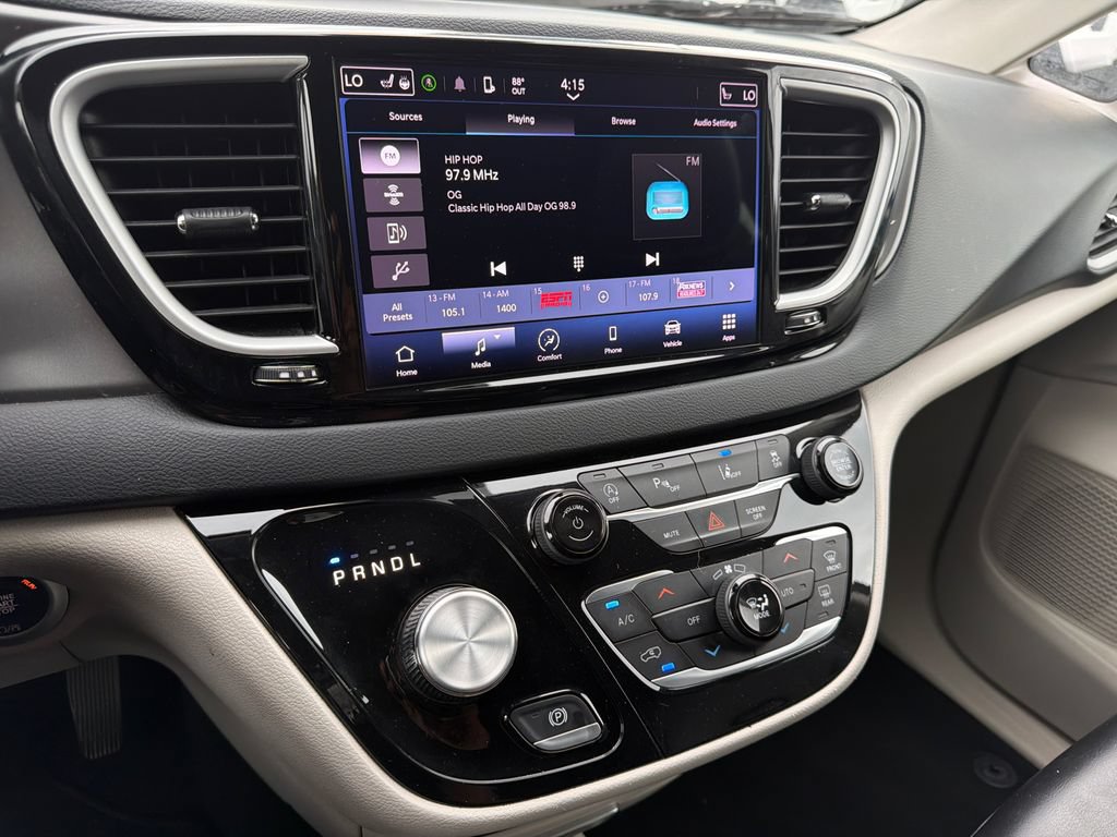 Used 2023 Chrysler Pacifica Touring-L FWD image 31