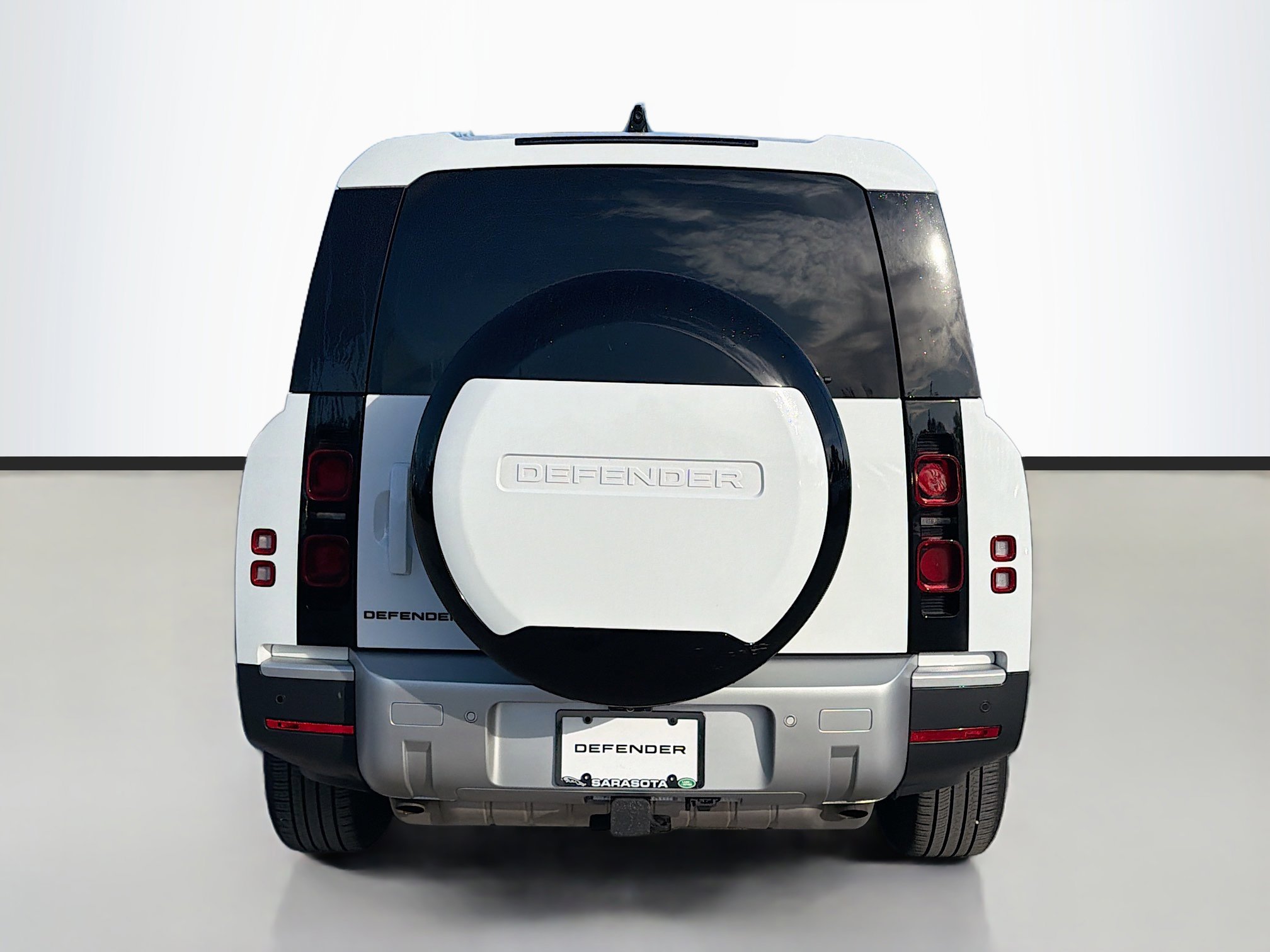 Used 2025 Land Rover Defender 130 S image 4