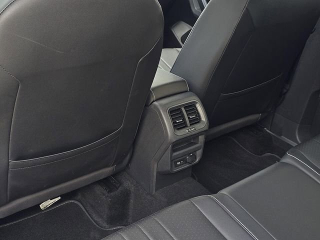 Used 2023 Volkswagen Tiguan SE image 31
