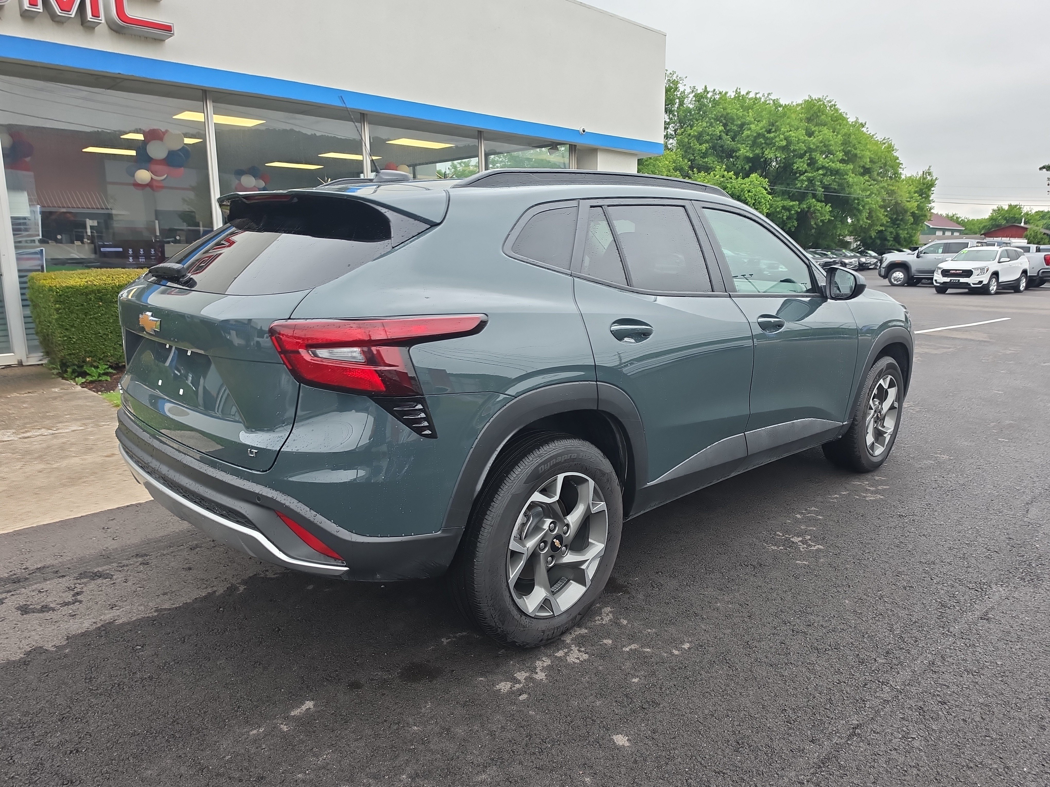 Used 2026 Chevrolet Trax LT w/ Sunroof Package FWD image 3