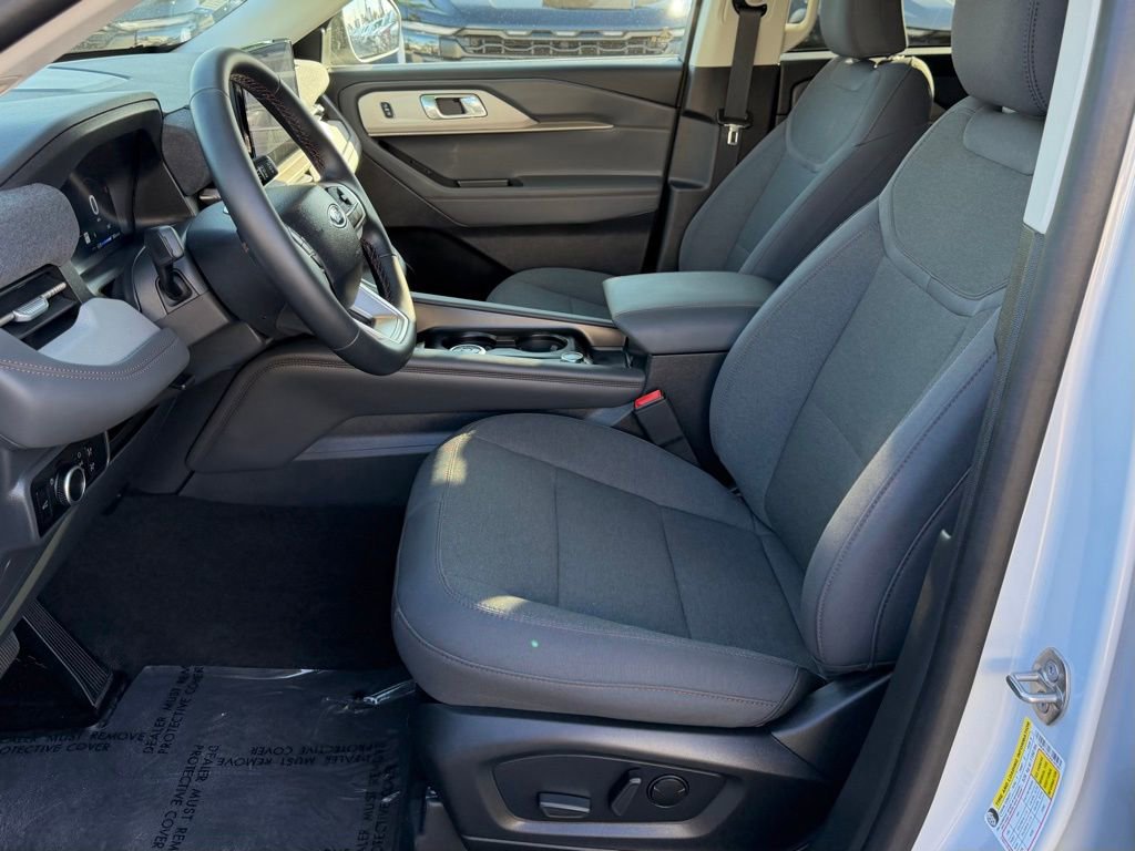 Used 2025 Ford Explorer Active image 16