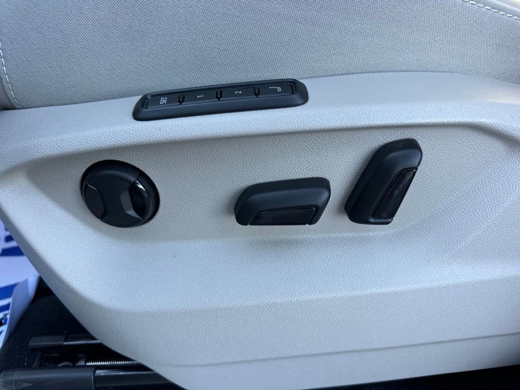 Used 2025 Volkswagen Atlas SEL Premium R-Line image 40