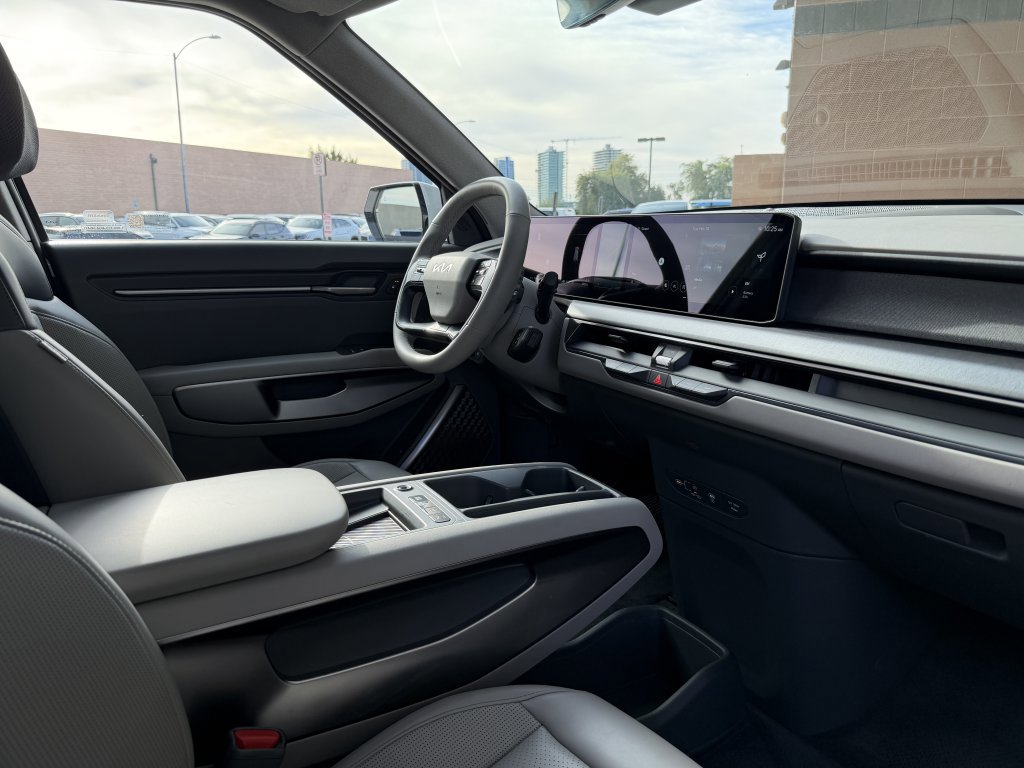 Used 2025 Kia EV9 Wind image 39