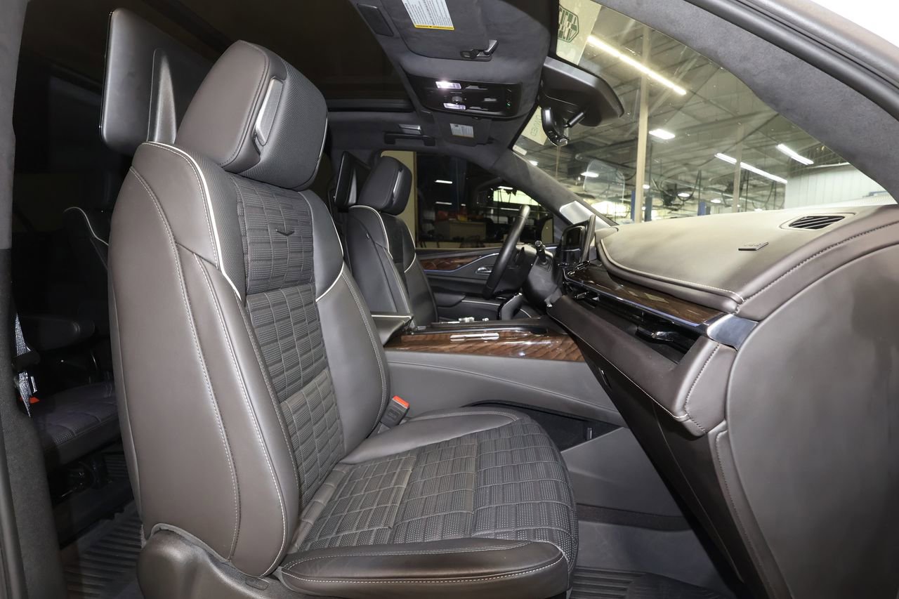 Certified 2024 Cadillac Escalade ESV Sport Platinum w/ LPO, ONYX Package AWD/4WD image 30