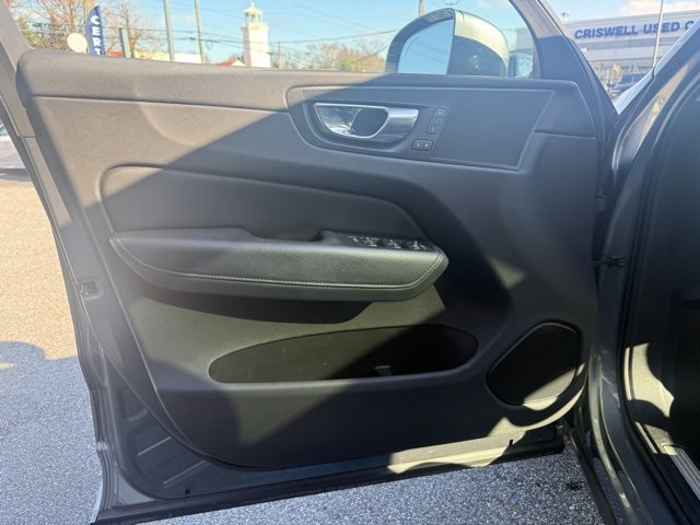 Used 2018 Volvo XC60 T6 Momentum w/ Convenience Package image 33