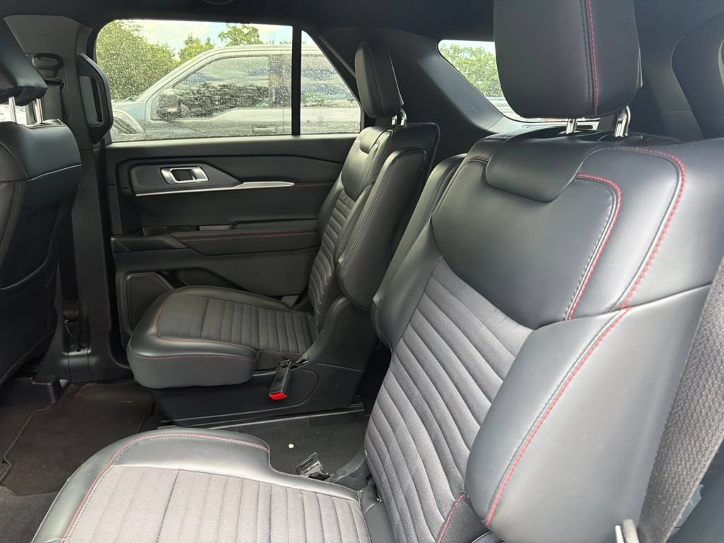 Used 2026 Ford Explorer ST-Line w/ ST-Line Street Pack RWD image 11