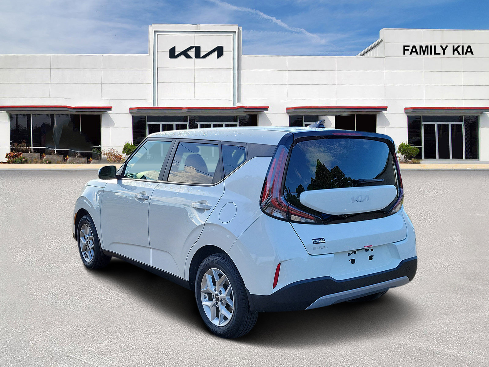 Certified 2025 Kia Soul S FWD image 4