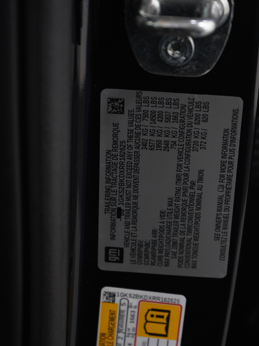 Used 2024 GMC Yukon SLT w/ SLT Luxury Package image 32