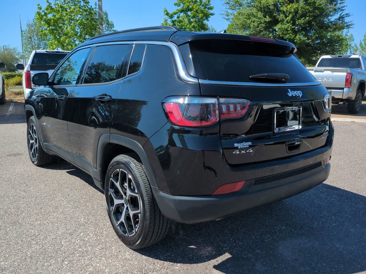 Used 2025 Jeep Compass Limited AWD/4WD image 4