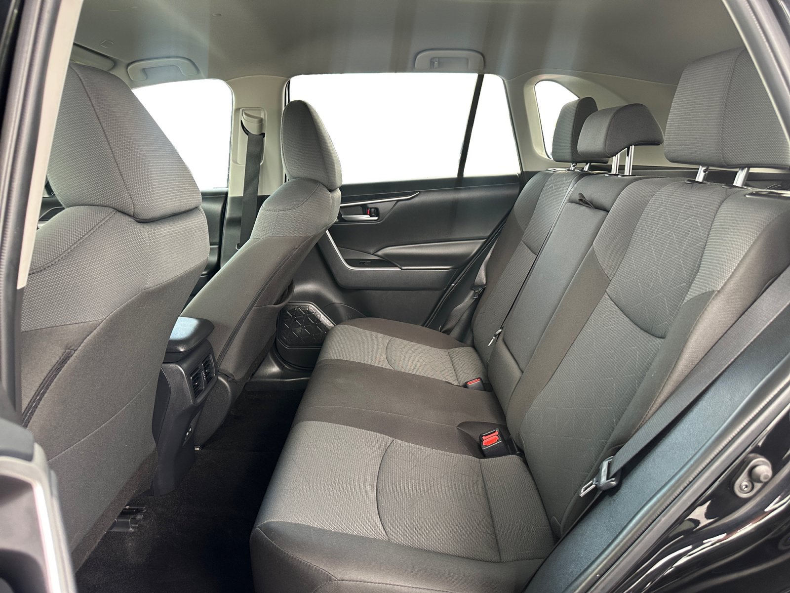 Used 2025 Toyota RAV4 XLE FWD image 13