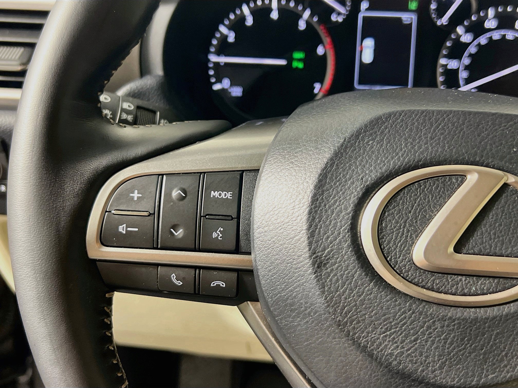 Used 2023 Lexus GX 460 Premium w/ Accessory Package AWD/4WD image 18
