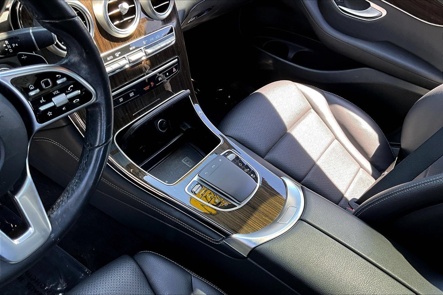 Used 2021 Mercedes-Benz GLC 300 w/ Premium Package image 21