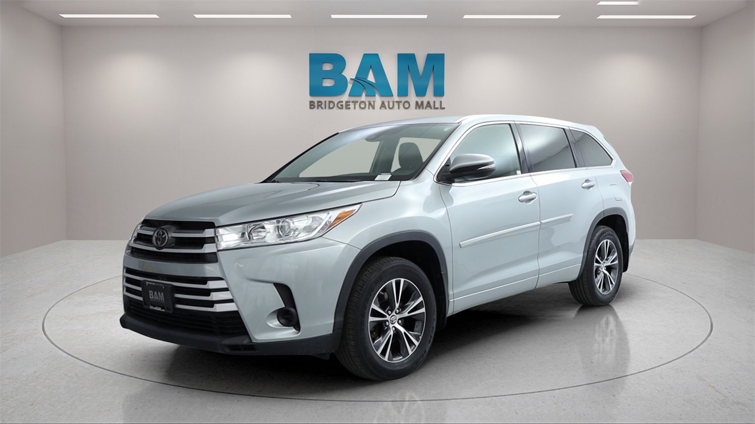 Used 2018 Toyota Highlander LE image 11