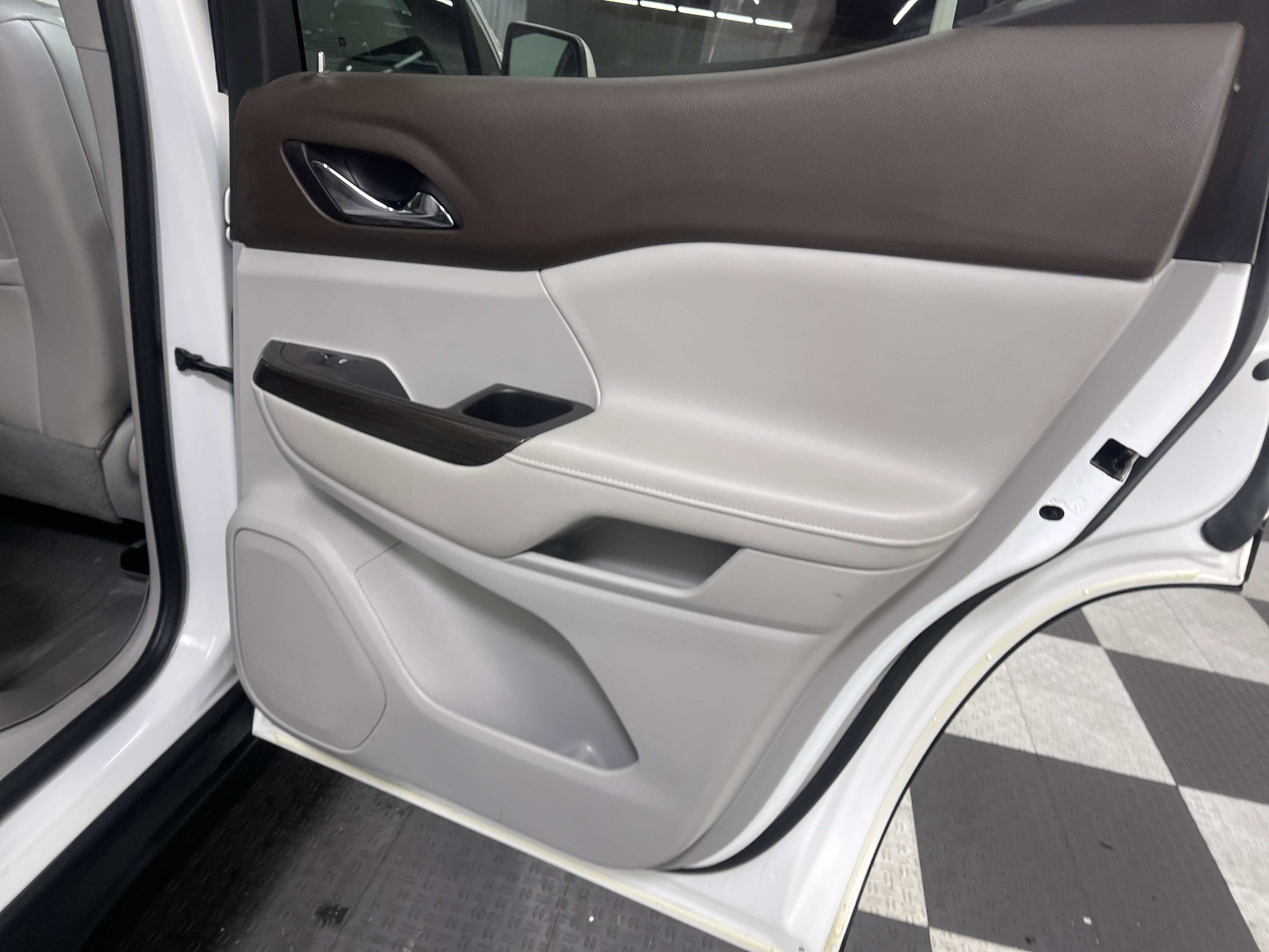 Used 2020 GMC Acadia SLT w/ LPO, Floor Liner Package image 19