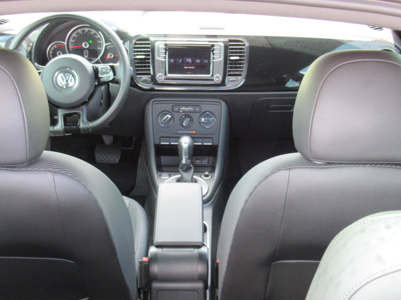 Used 2018 Volkswagen Beetle 2.0T S w/ Style & Comfort Package For S FWD image 15