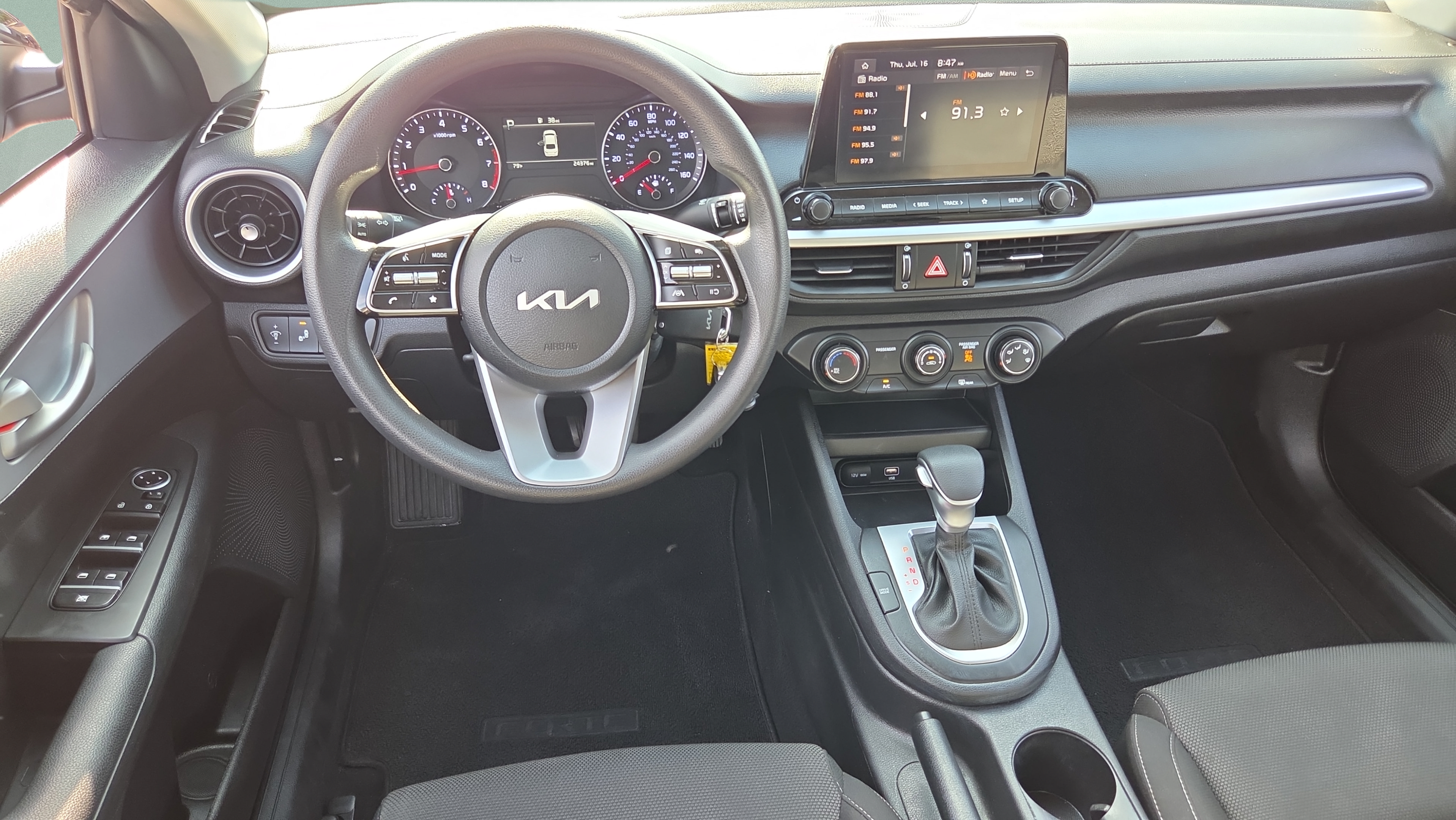 Used 2024 Kia Forte LXS w/ LXS Technology Package FWD image 11