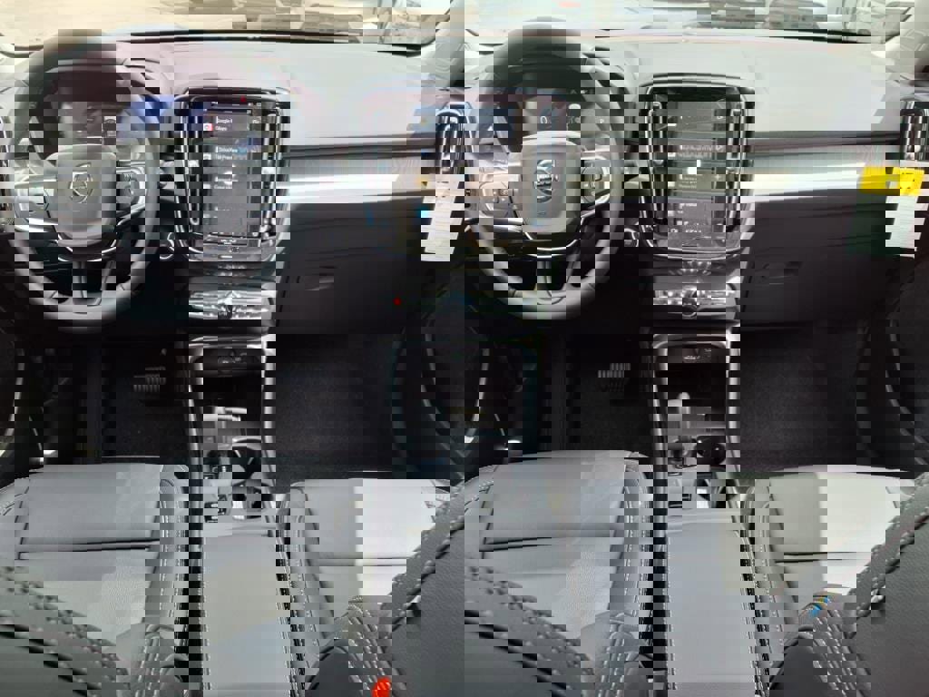 New 2025 Volvo XC40 B5 Core w/ Protection Package Premier image 12