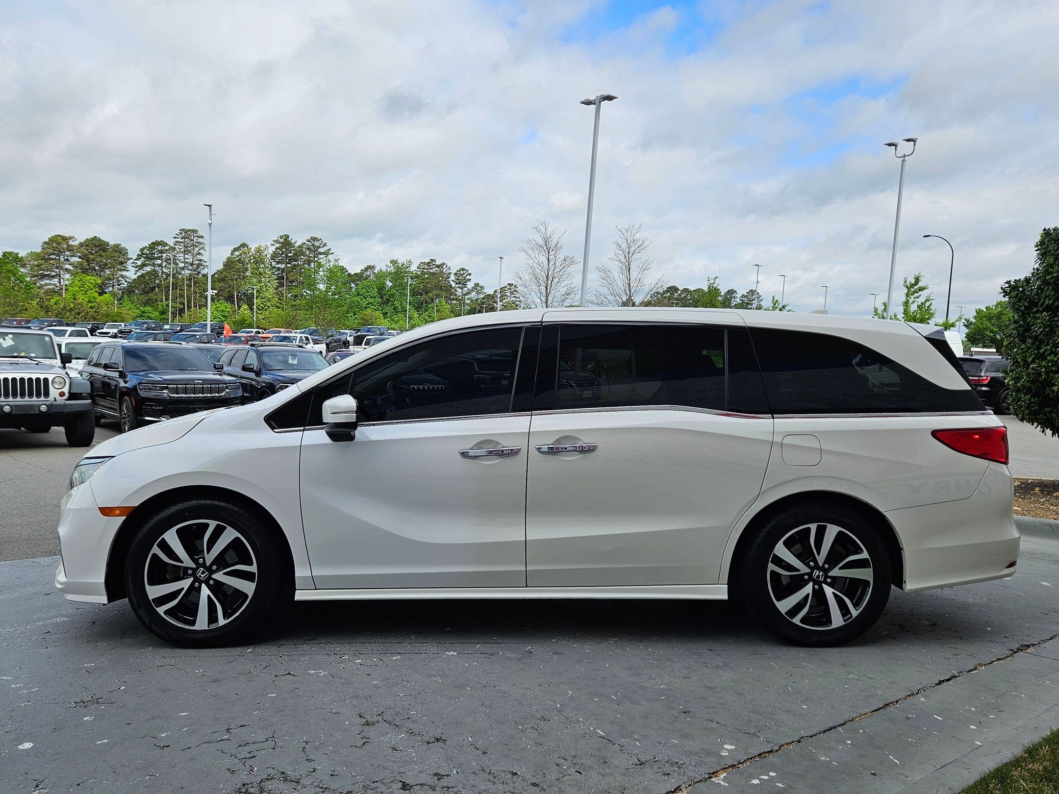 Used 2019 Honda Odyssey Elite image 4