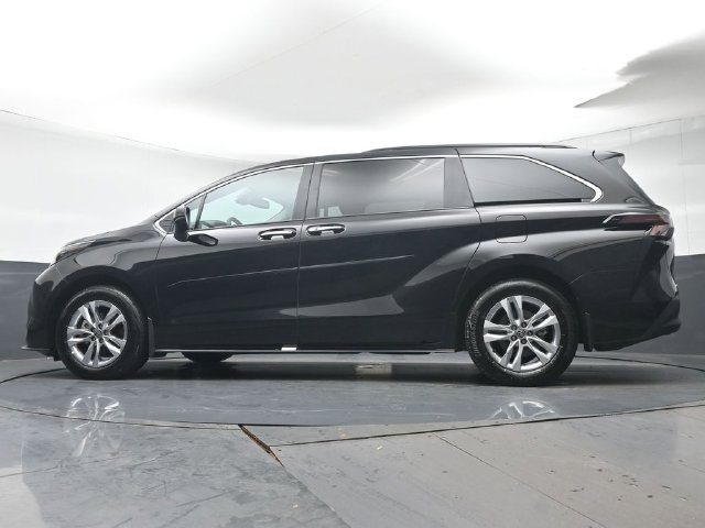 Certified 2026 Toyota Sienna XLE AWD/4WD image 31