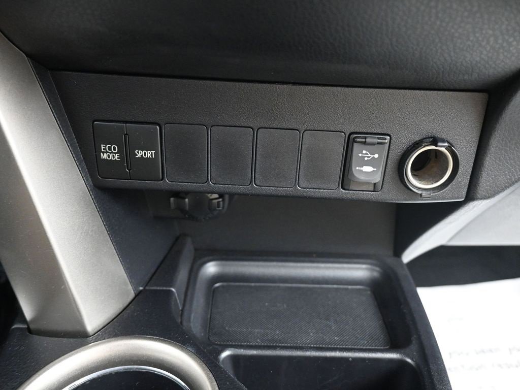 Used 2015 Toyota RAV4 XLE image 25