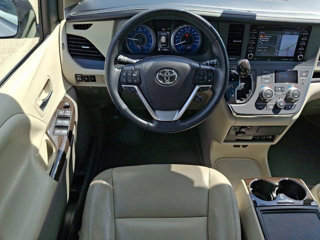 Used 2019 Toyota Sienna XLE Premium FWD image 11