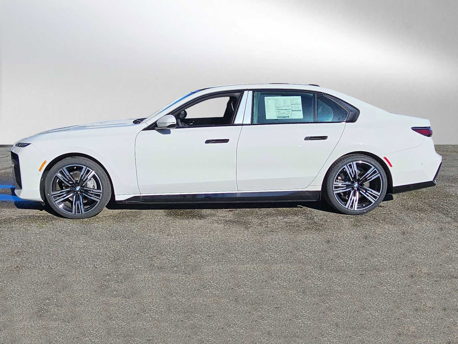 Used 2024 BMW i7 xDrive60 image 4