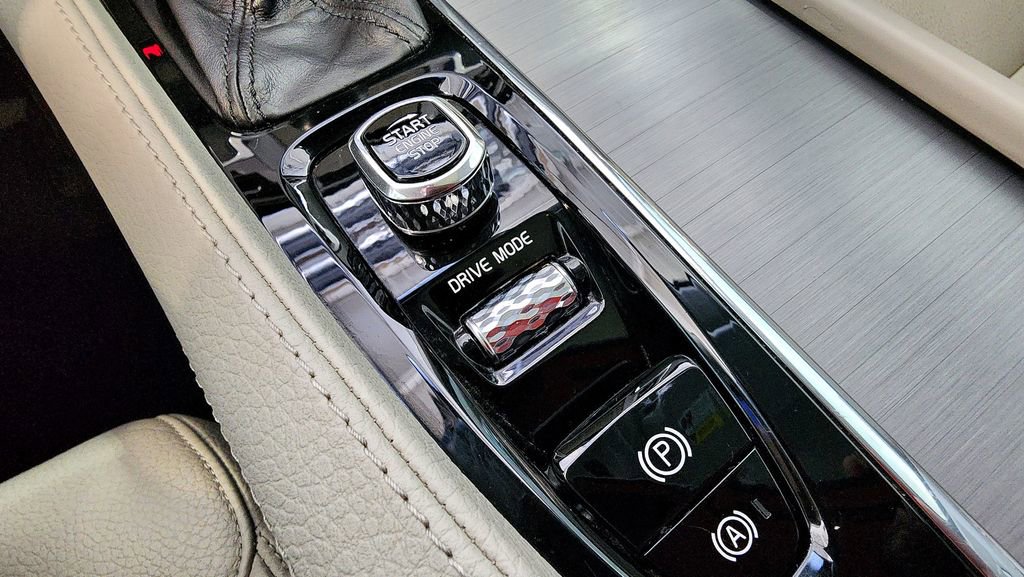 Used 2021 Volvo XC90 T5 Momentum w/ Climate Package AWD/4WD image 50