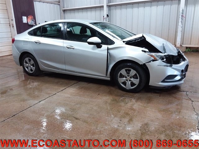 Used 2018 Chevrolet Cruze LS FWD image 1