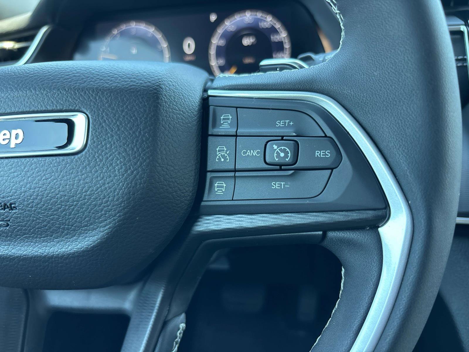Certified 2024 Jeep Grand Cherokee Altitude AWD/4WD image 20