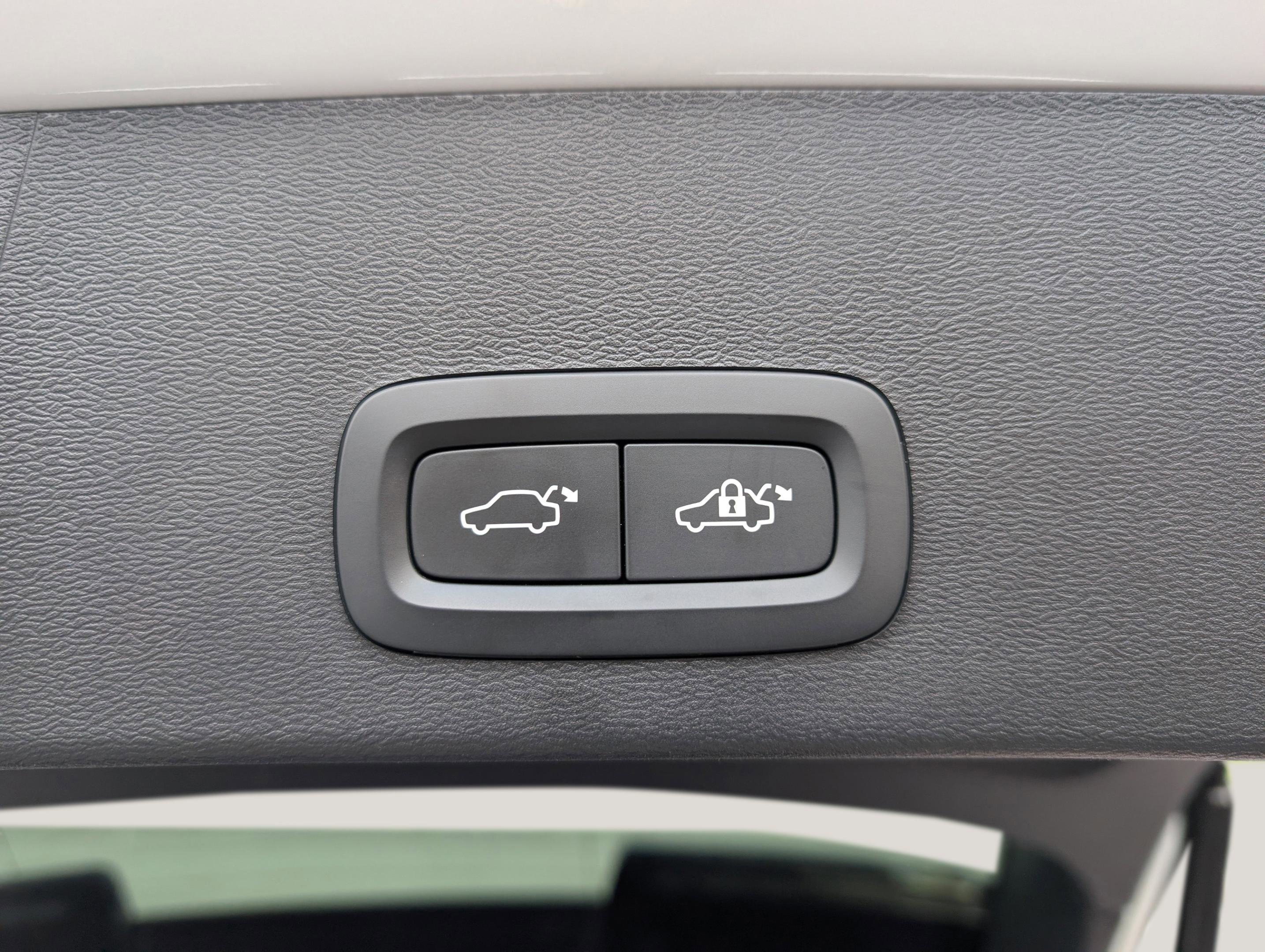 Used 2023 Volvo XC40 Recharge Ultimate w/ Protection Package Premier image 19