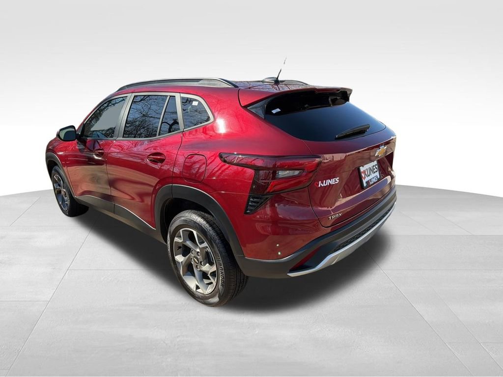 Used 2025 Chevrolet Trax LT image 7