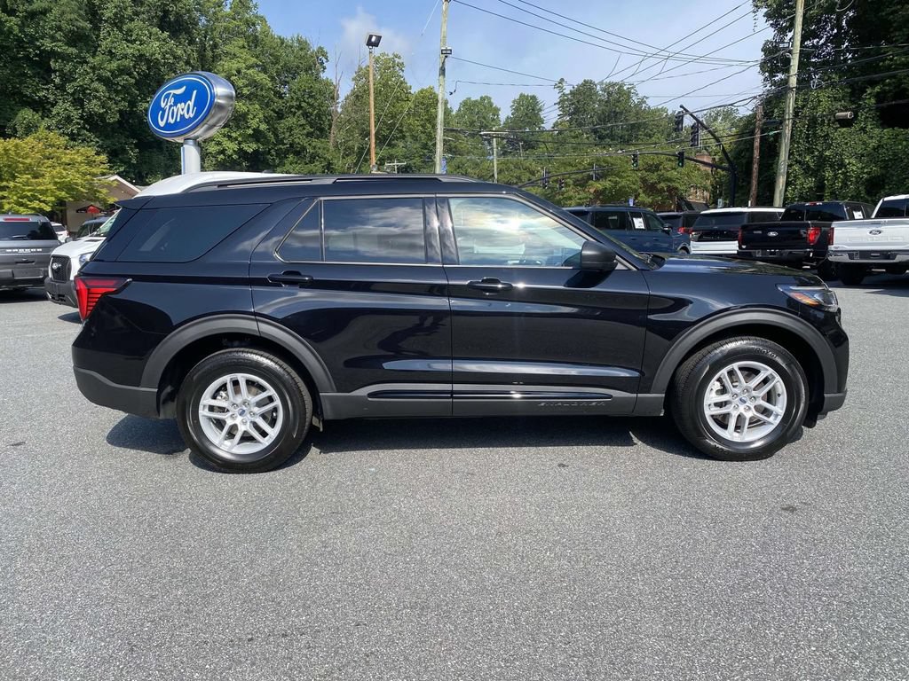 Used 2026 Ford Explorer Active AWD/4WD image 8