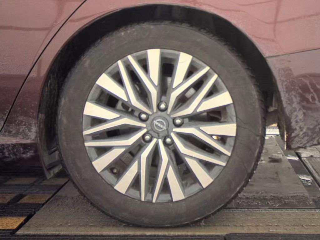 Used 2024 Nissan Altima 2.5 SV image 23