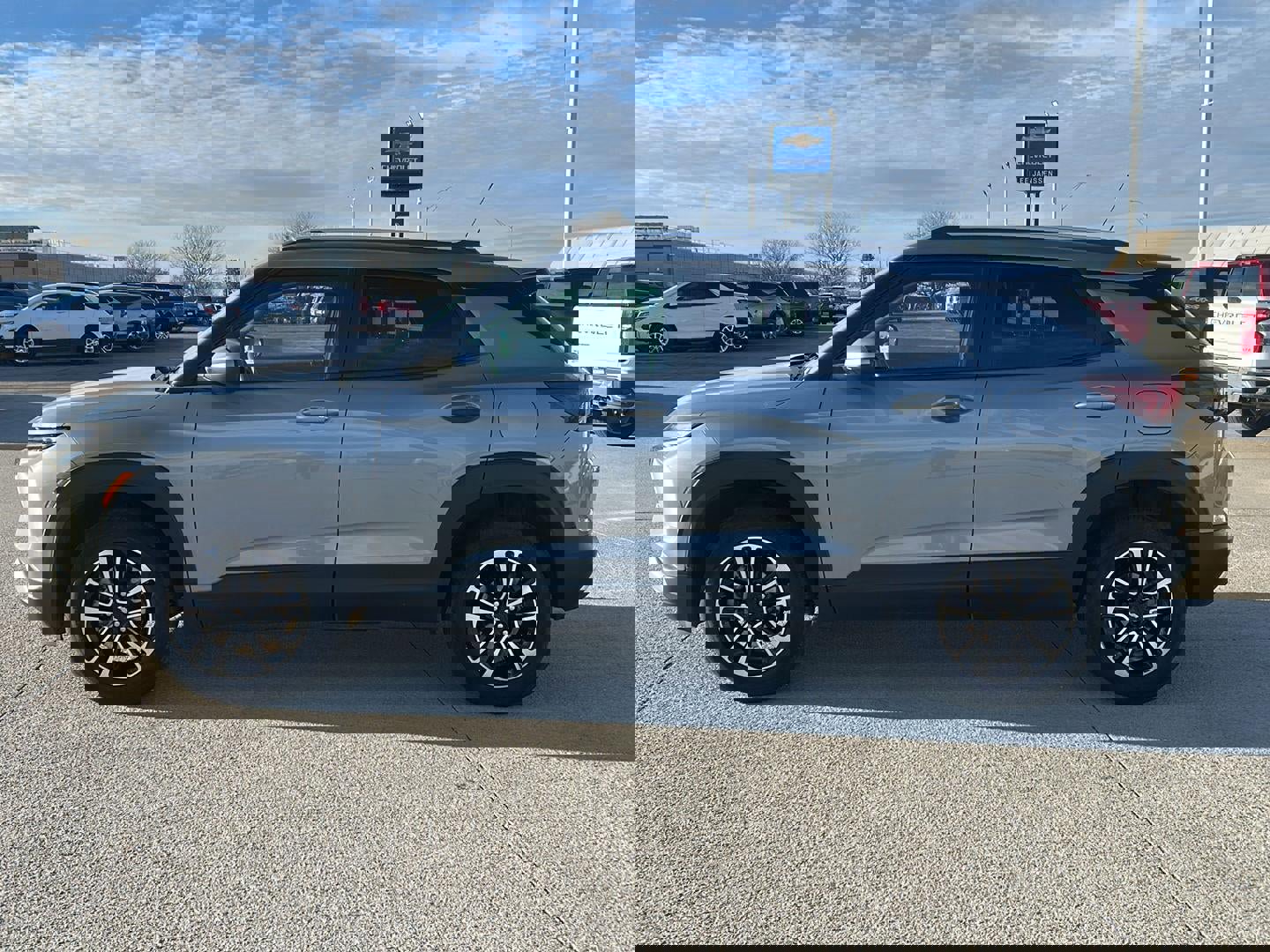 Used 2025 Chevrolet TrailBlazer LT image 1