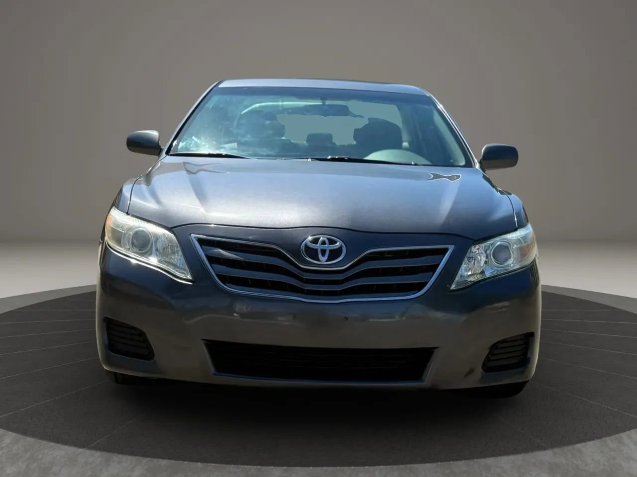 Used 2011 Toyota Camry LE image 2