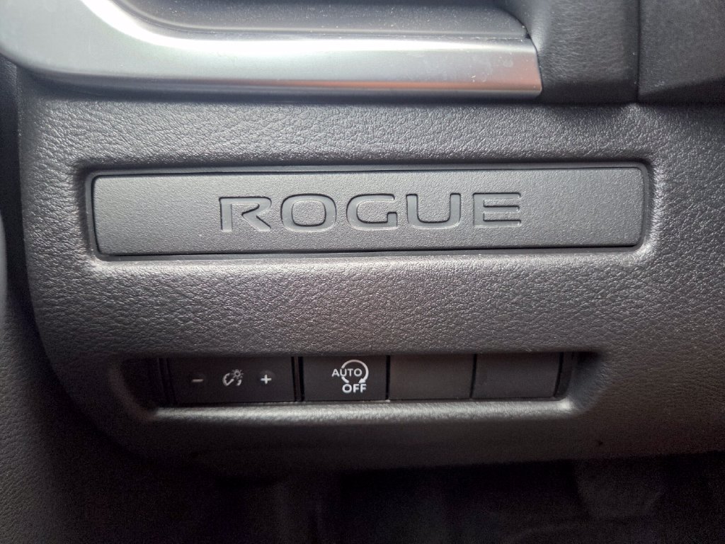 Used 2026 Nissan Rogue S FWD image 12