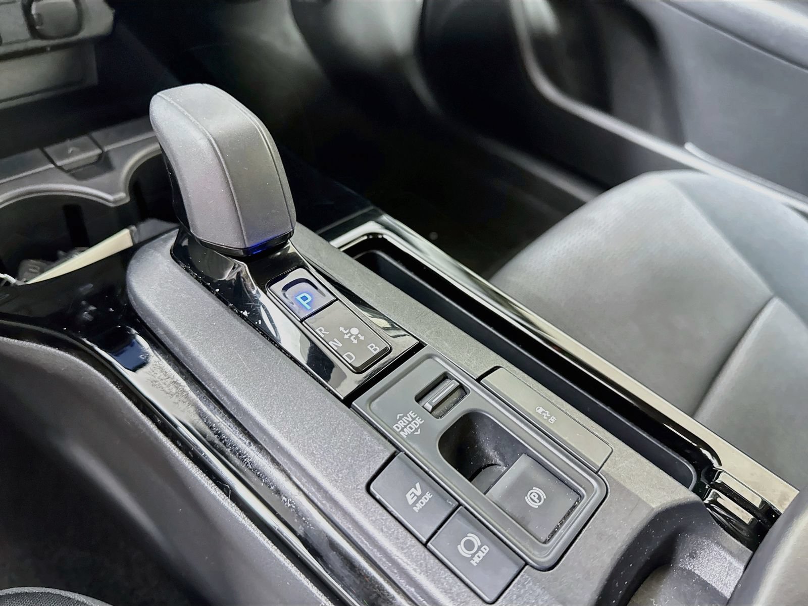 Certified 2025 Toyota Prius LE FWD image 23