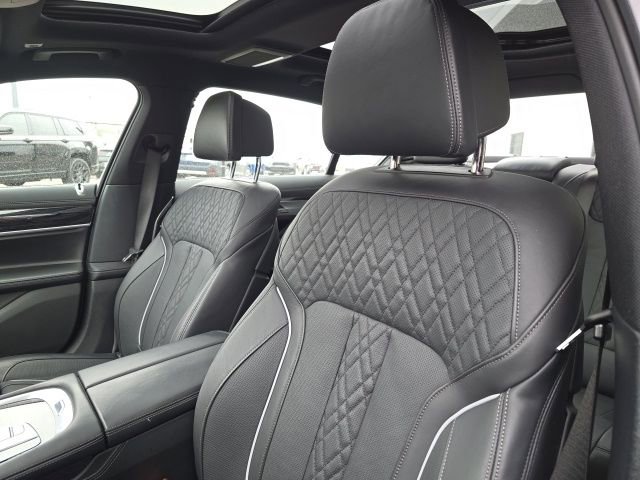 Used 2021 BMW 750i xDrive w/ M Sport Package image 6