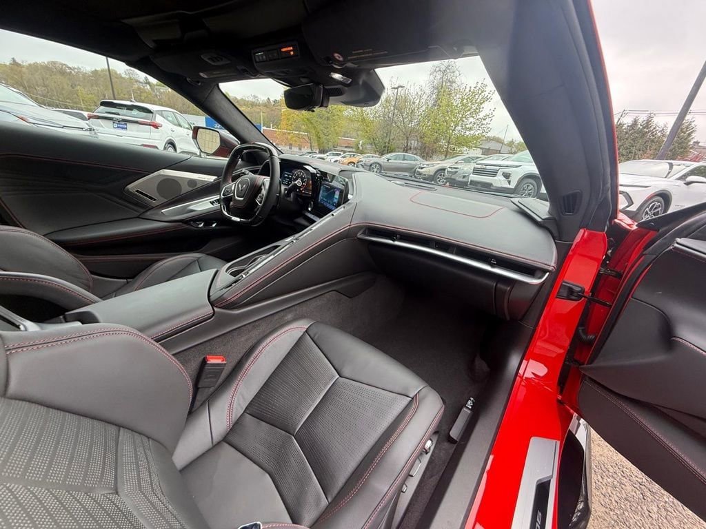 Used 2025 Chevrolet Corvette Z06 RWD image 24