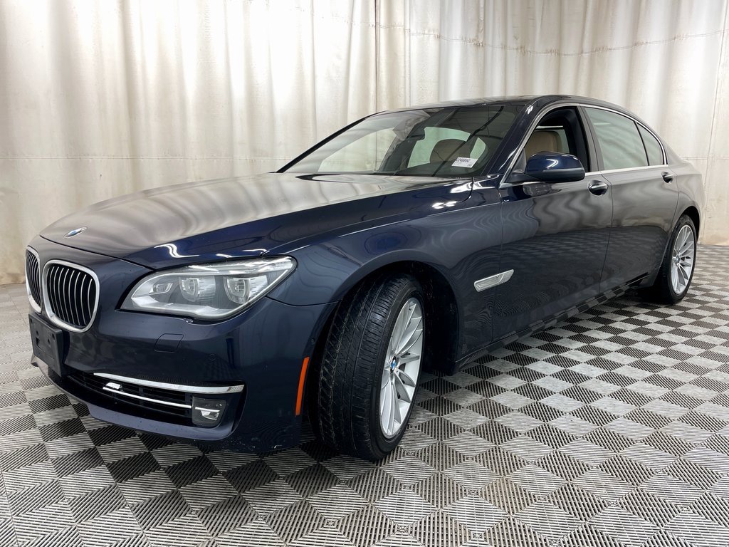 Used 2015 BMW 750Li xDrive image 19