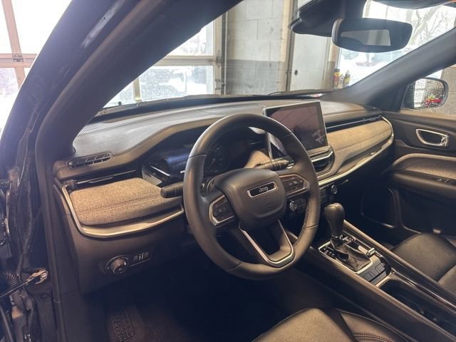 Used 2024 Jeep Compass Latitude image 9