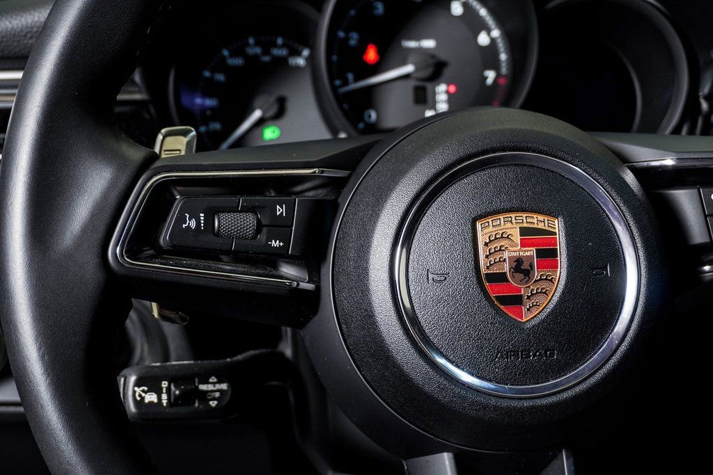 Certified 2025 Porsche Macan image 19
