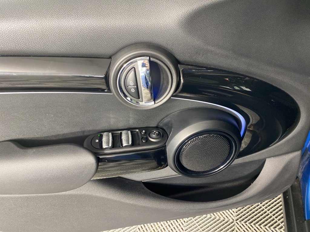 Certified 2023 MINI Cooper 4-Door Hardtop image 9