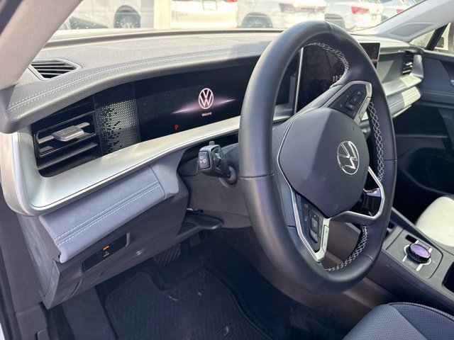 Used 2025 Volkswagen Tiguan SE FWD image 16