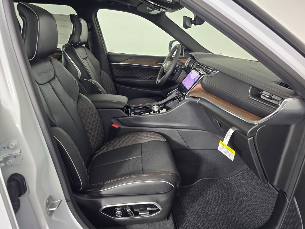 New 2025 Jeep Grand Cherokee Summit w/ Obsidian Package image 35